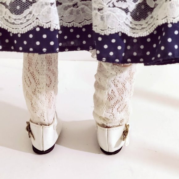 Vintage Porcelain Doll LAURA 3031 Hand Painted Hand Sewn The Wimbledon Collect - Picture 7 of 12